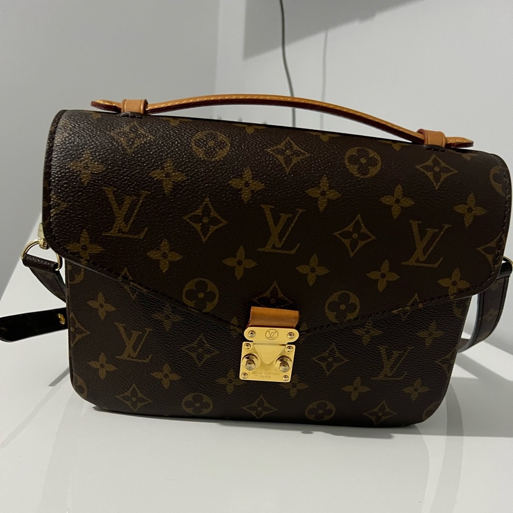 Louis Vuitton Pochette Métis